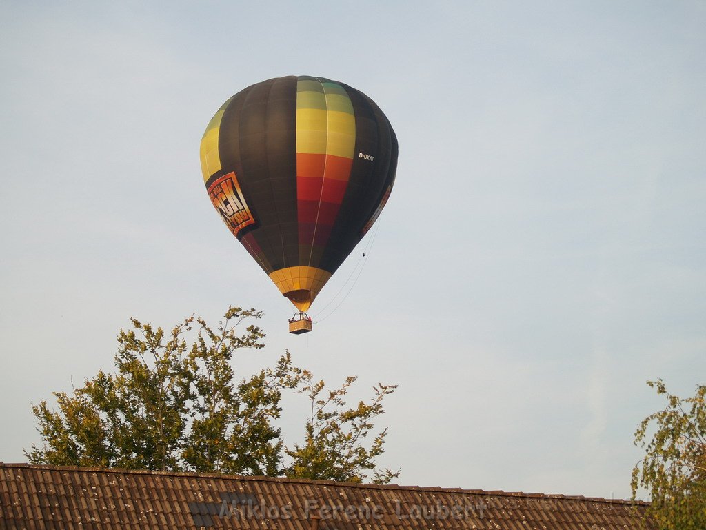 Heissluftballon im vorbei fahren  P09.JPG